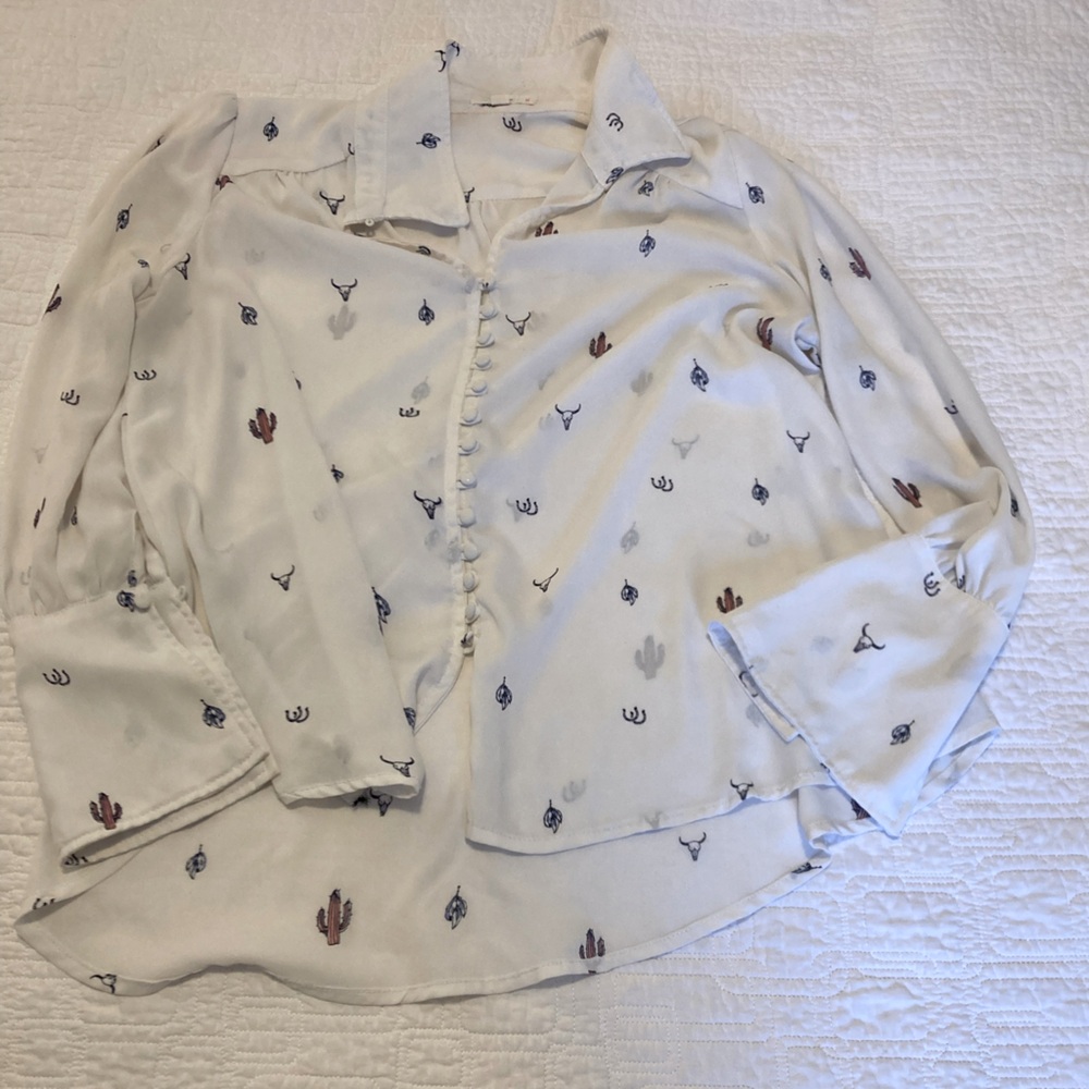 Women’s size small sheet LE LIS desert print button down shirt